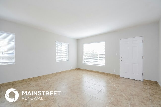 Building Photo - 1754 W Pueblo Vista Blvd