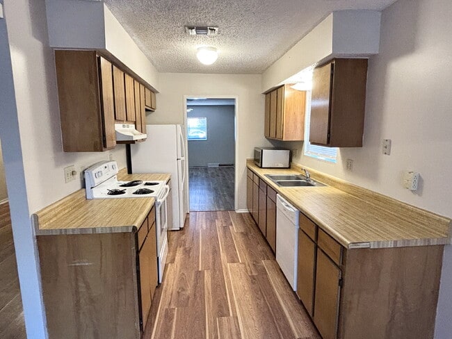 Building Photo - "Charming 3-Bedroom Home in Mary Esther!"