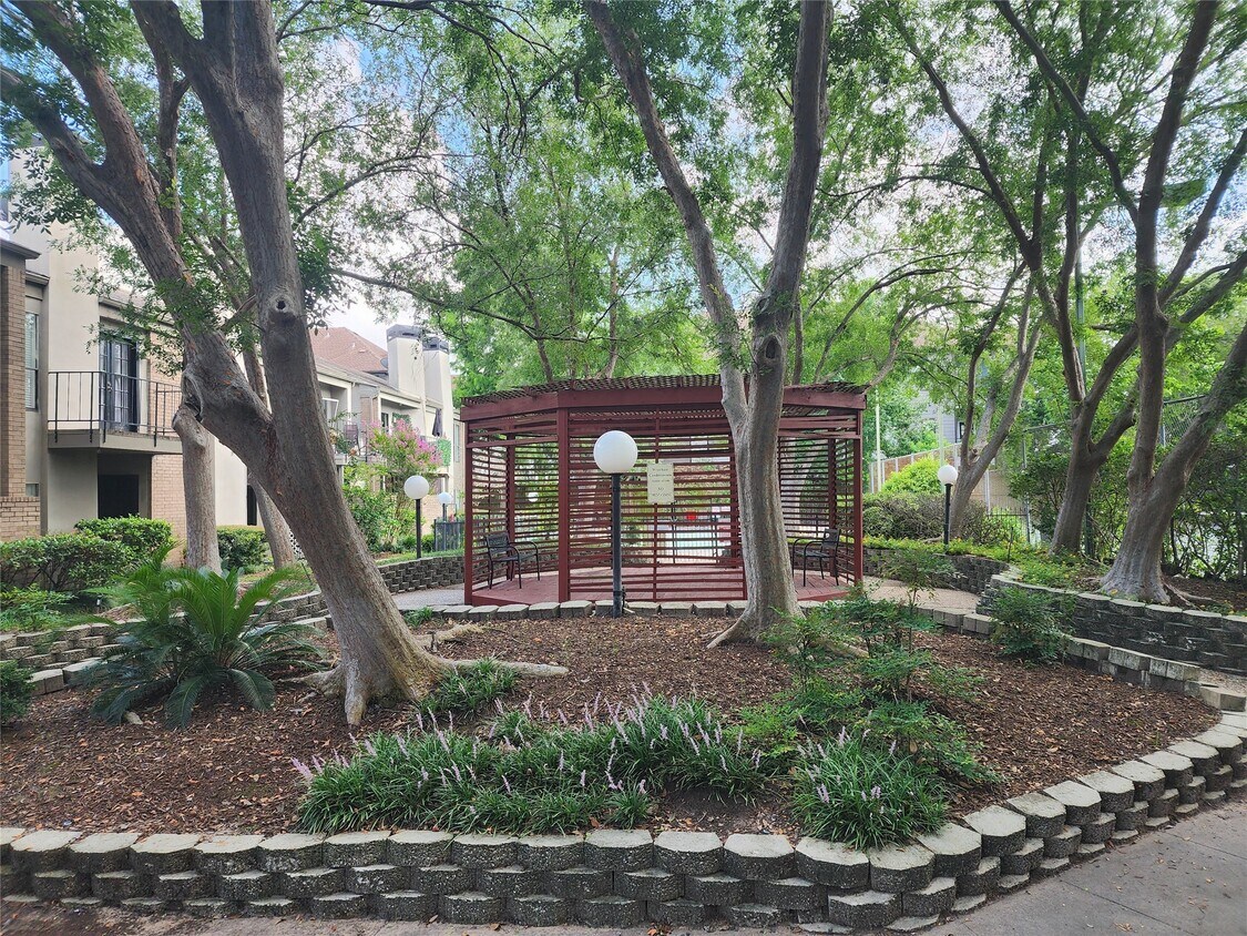 Foto principal - 10811 Richmond Ave.