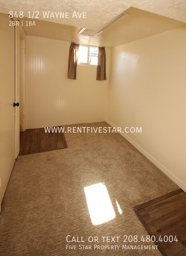 Foto del edificio - 848 1/2 Wayne Ave-