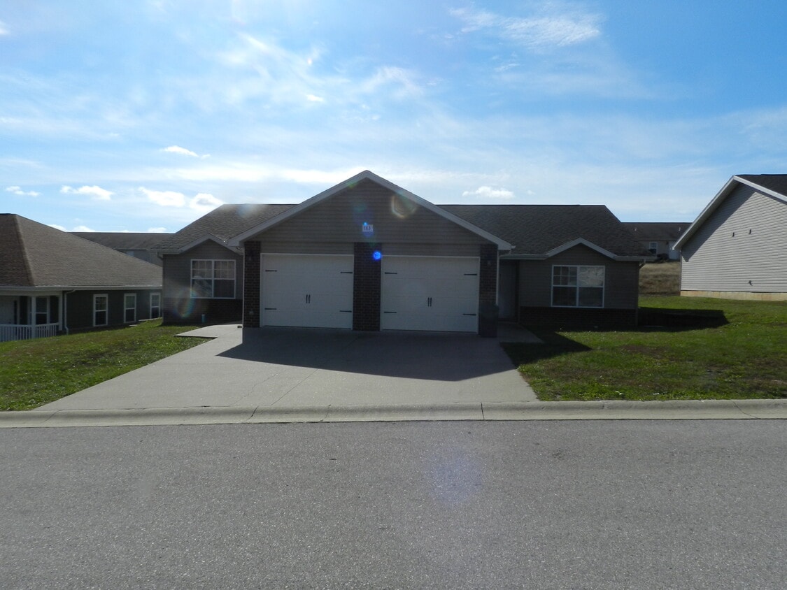 183 Lyle Curtis Cir, Waynesville, MO 65583 House Rental in
