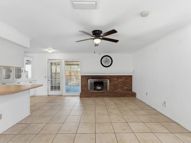 Photo - 3109 Point E Dr House