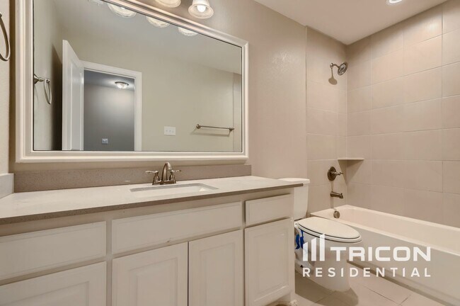 Foto del edificio - 319 S Hill Dr