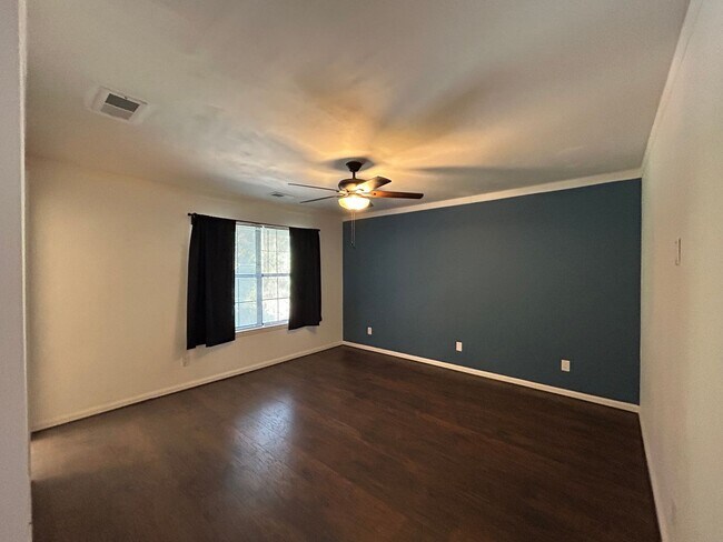 Foto del edificio - 66 Hidden Lake Ct
