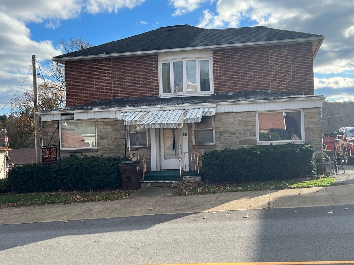 Foto principal - 64 W Main St.