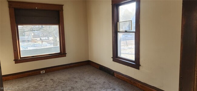 Foto del edificio - 48 Eleanor Ave