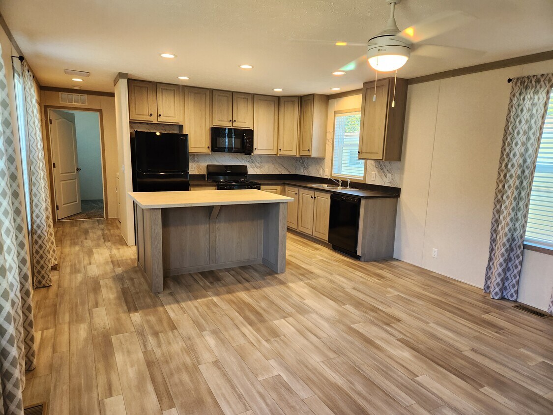 Foto principal - 3617 N Grand Ave E