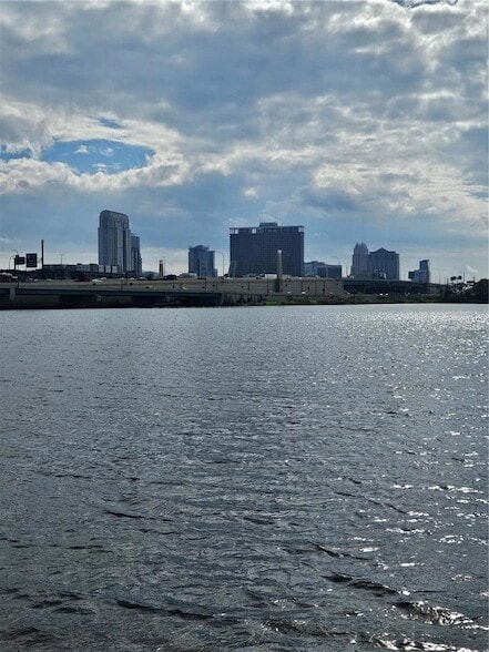 Photo - 320 Lakeview St Apartment