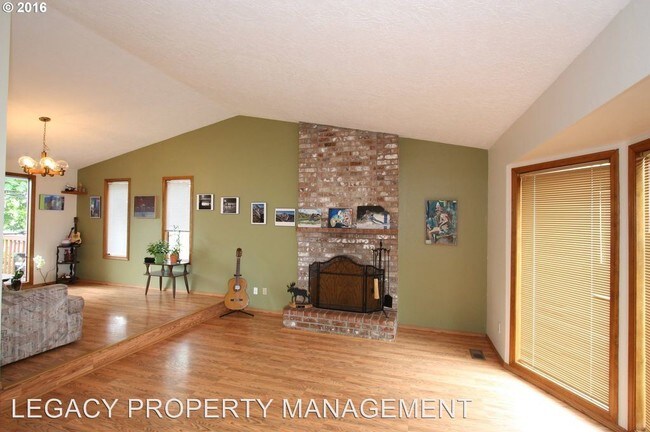 Building Photo - 4 br, 3 bath House - 1234 SW Linneman Ave
