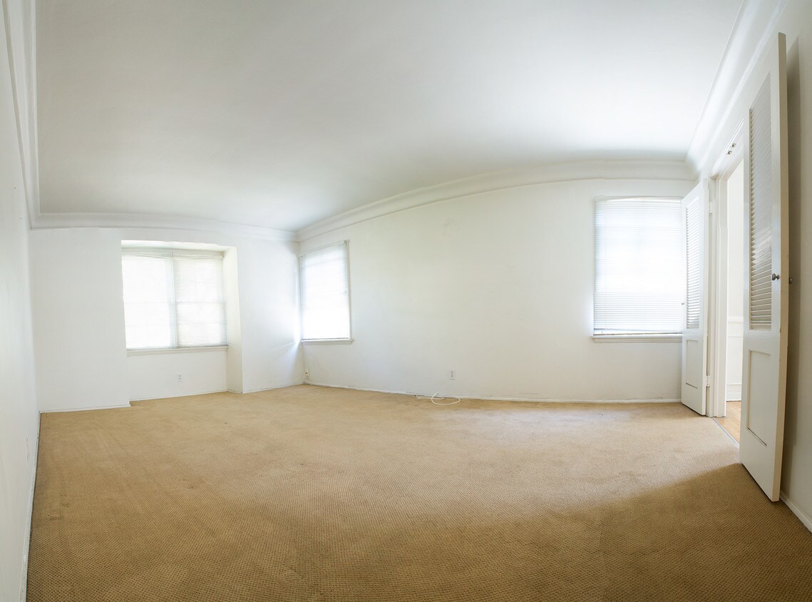 Living room - 3305 Lowry Rd