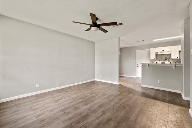 Foto del edificio - 10007 Quail Valley Blvd