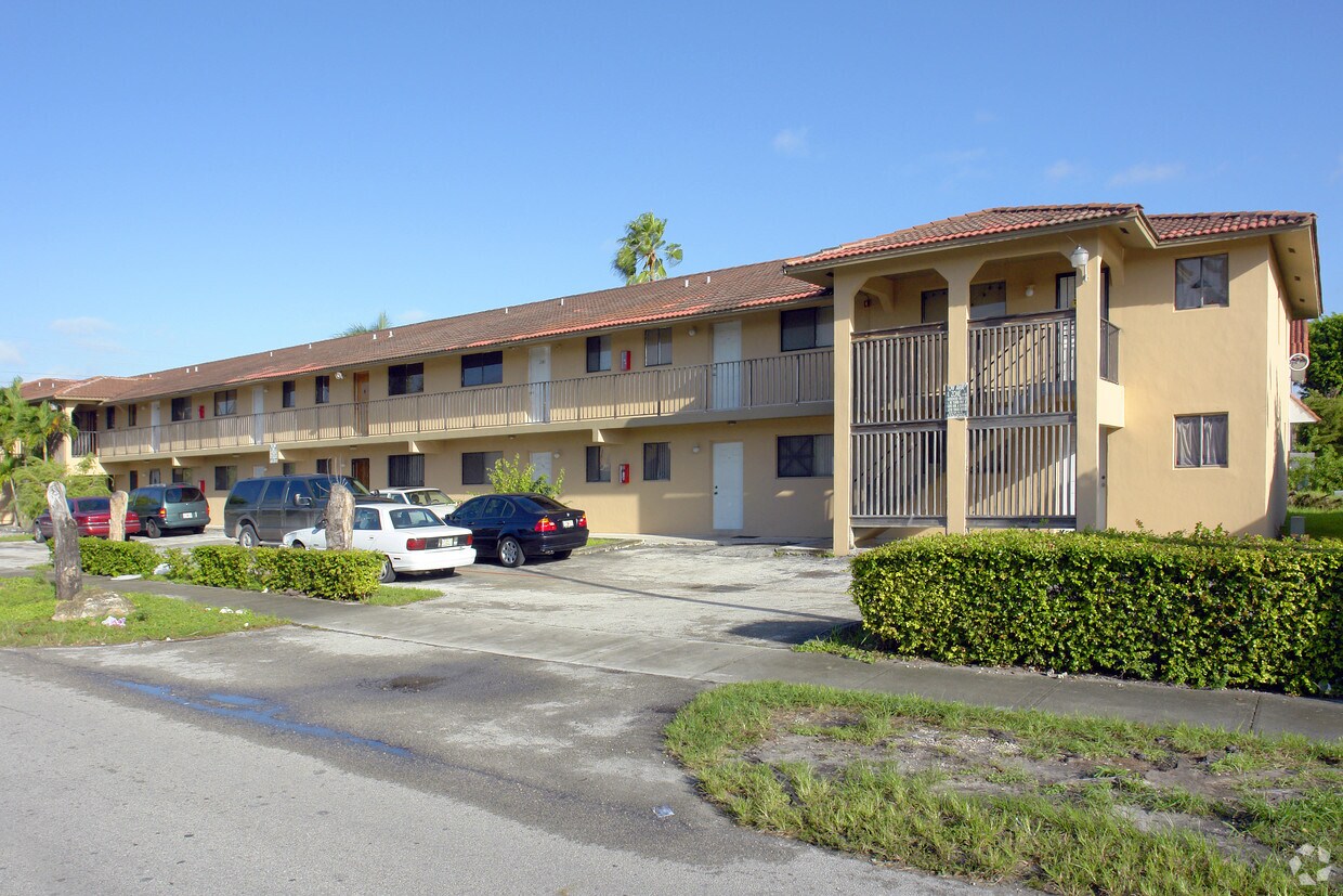 1475 W 39th Pl, Hialeah, FL 33012 Apartments in Hialeah, FL