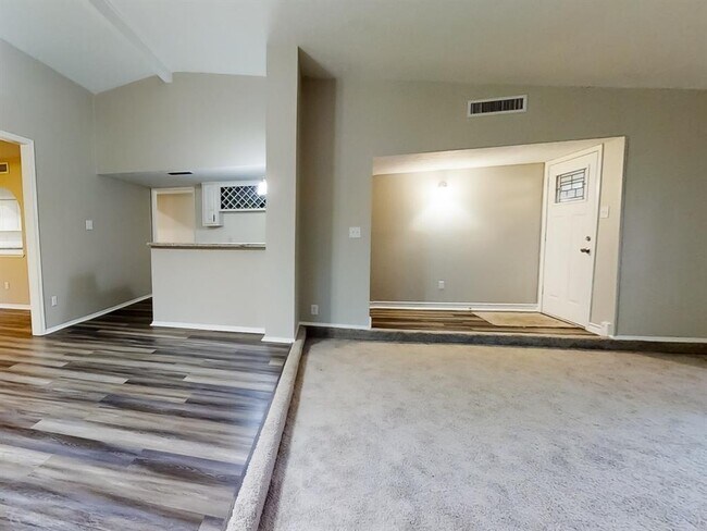 Building Photo - 4031 Lost Oak Dr