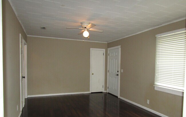 Building Photo - 112 Forest Ave