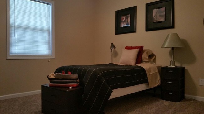 Building Photo - 1007 W Union St