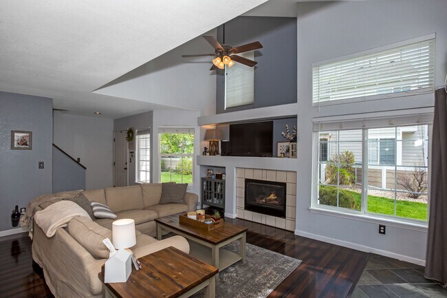 Building Photo - Great Townhome looking for Great Tenants!