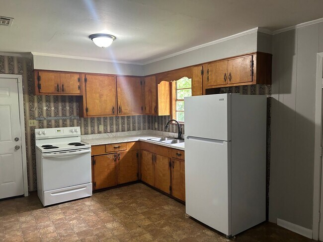 Foto del edificio - 3 bedroom 1 bath home available for rent