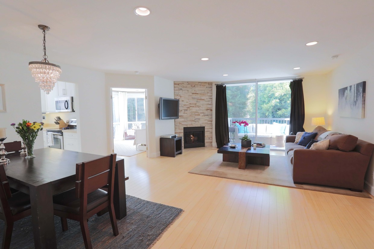 Primary Photo - 8530 Holloway Dr