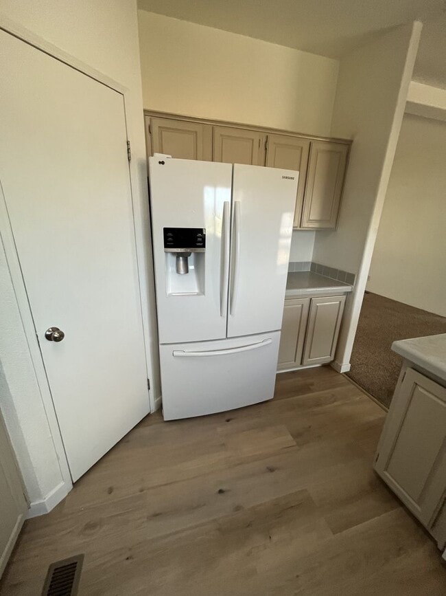 Building Photo - Beautiful Home in Fairview