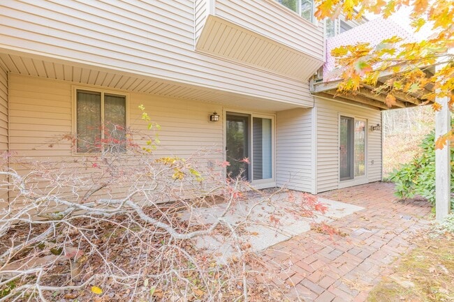 Building Photo - Available Now! 2-Bedroom, 2-Bath Condo in ...