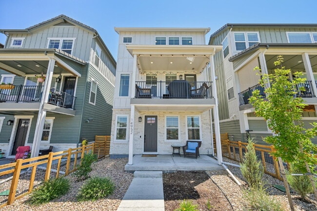Building Photo - "Experience Spacious Comfort: 4-Bed, 3.5-Bath Retreat on Gladshine Drive!"
