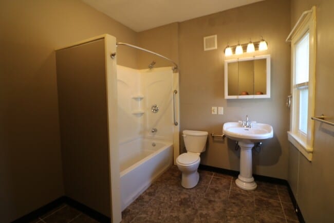 Building Photo - 1206 Bridge Ave