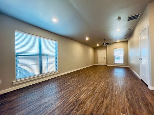 Foto del edificio - 2001 Bryan Ave