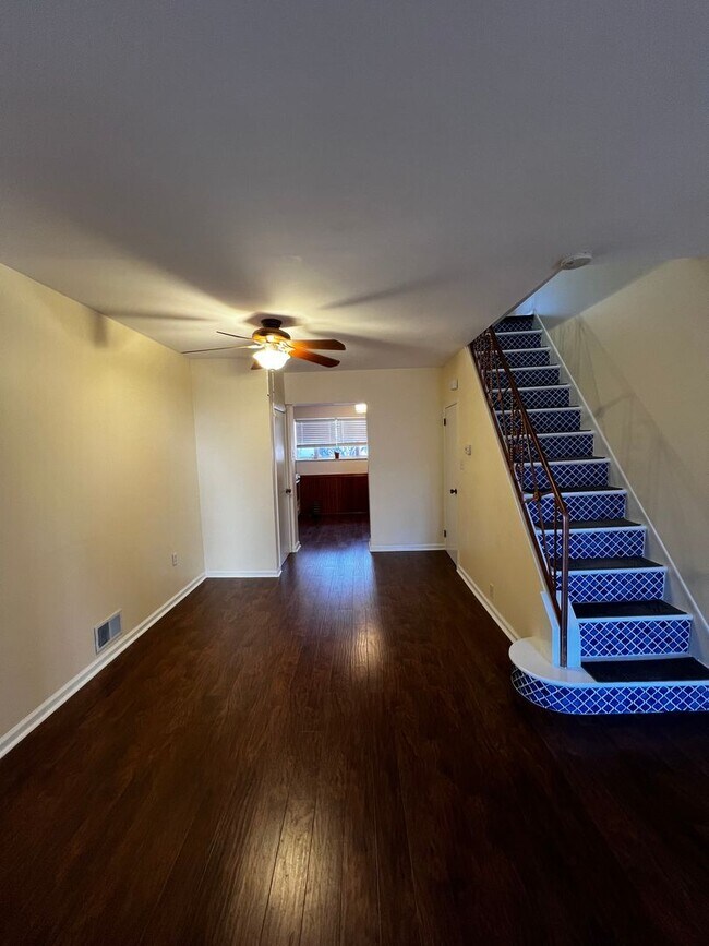Foto del edificio - Modern 2 Bed. w/ additional office/small 3rd bedroom Passyunk Square Home w/ W/D, Central Air and...
