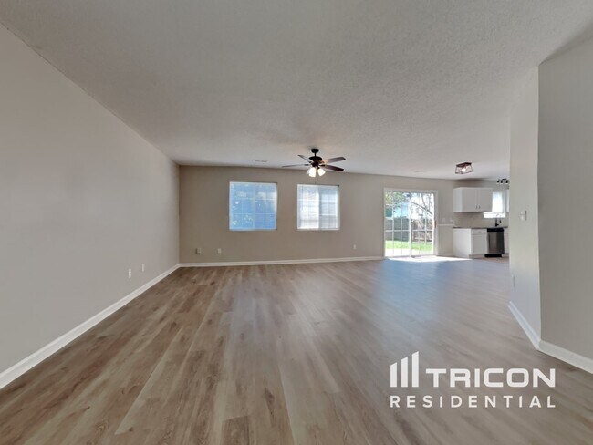 Foto del edificio - 5705 Waterpoint Dr