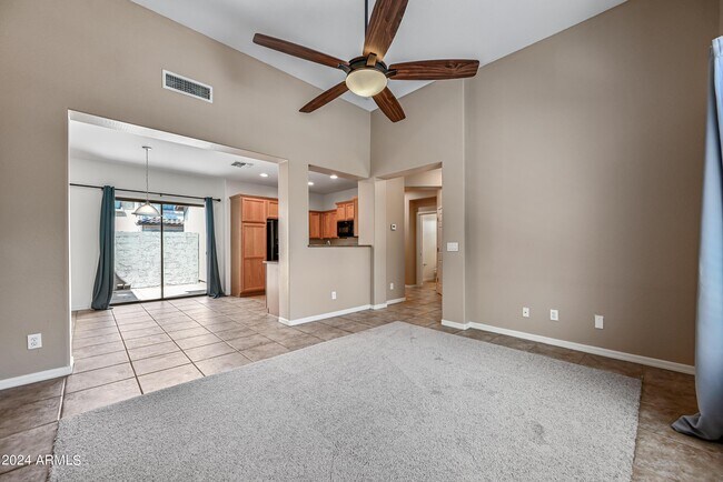Building Photo - 3651 W Thalia Ct