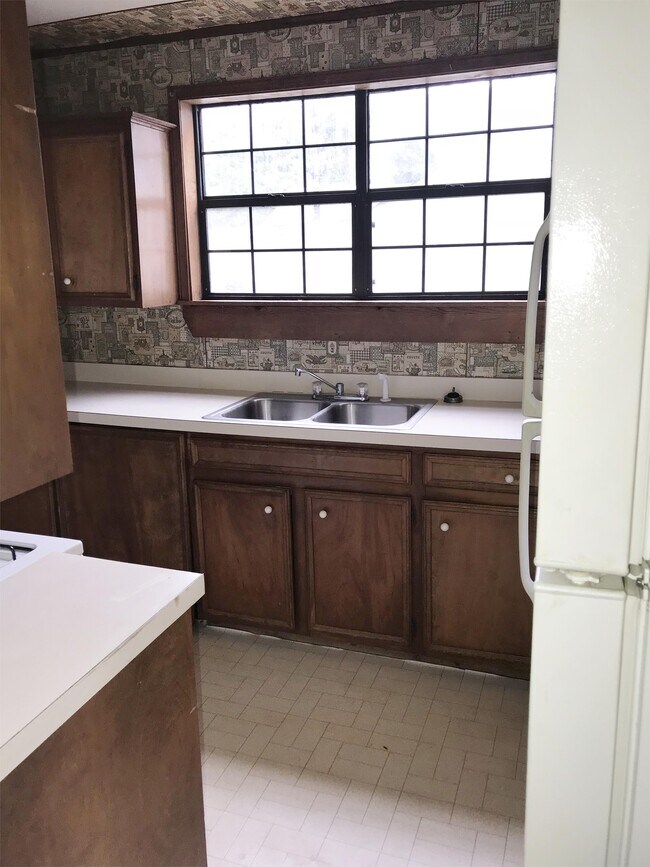 321 E Cayuga St, Crystal Springs, MS 39059 House Rental in Crystal