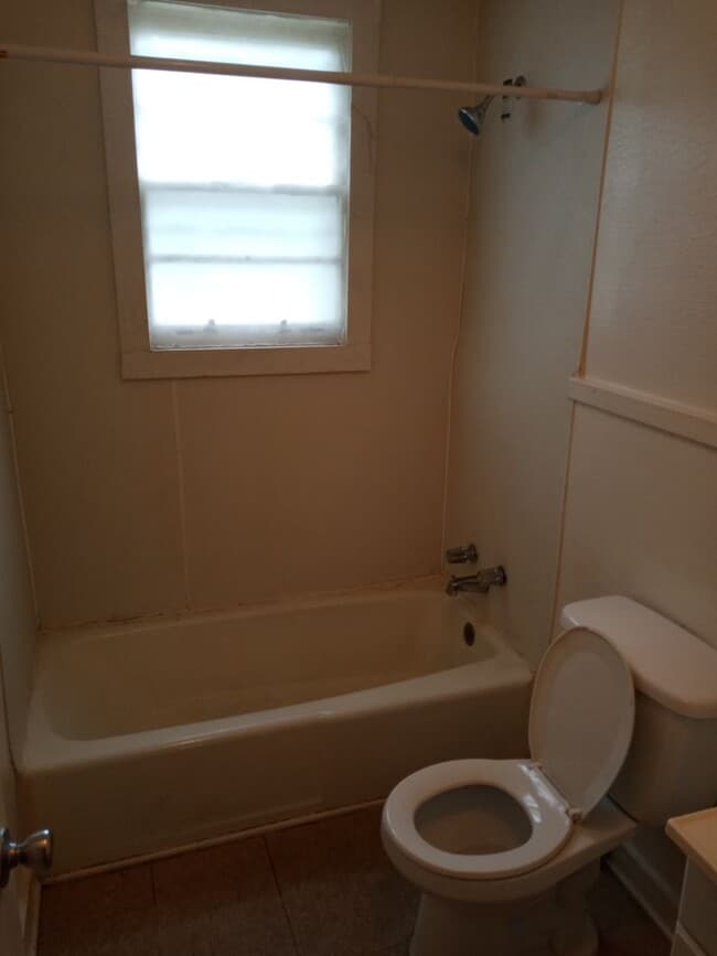 Building Photo - 2916 Thomas St