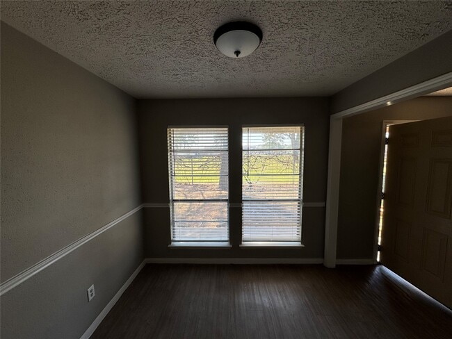 Building Photo - 13611 Ravensway Dr