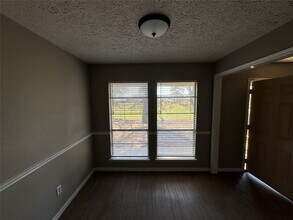 Building Photo - 13611 Ravensway Dr