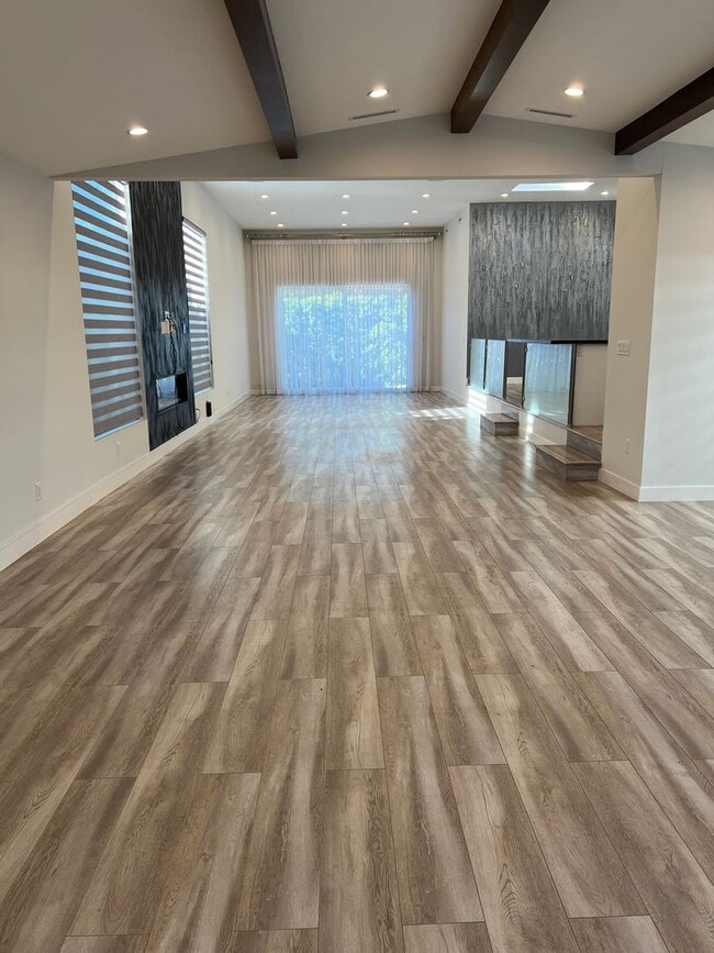 Building Photo - 2 Bedroom Modern Luxury, Valley Village