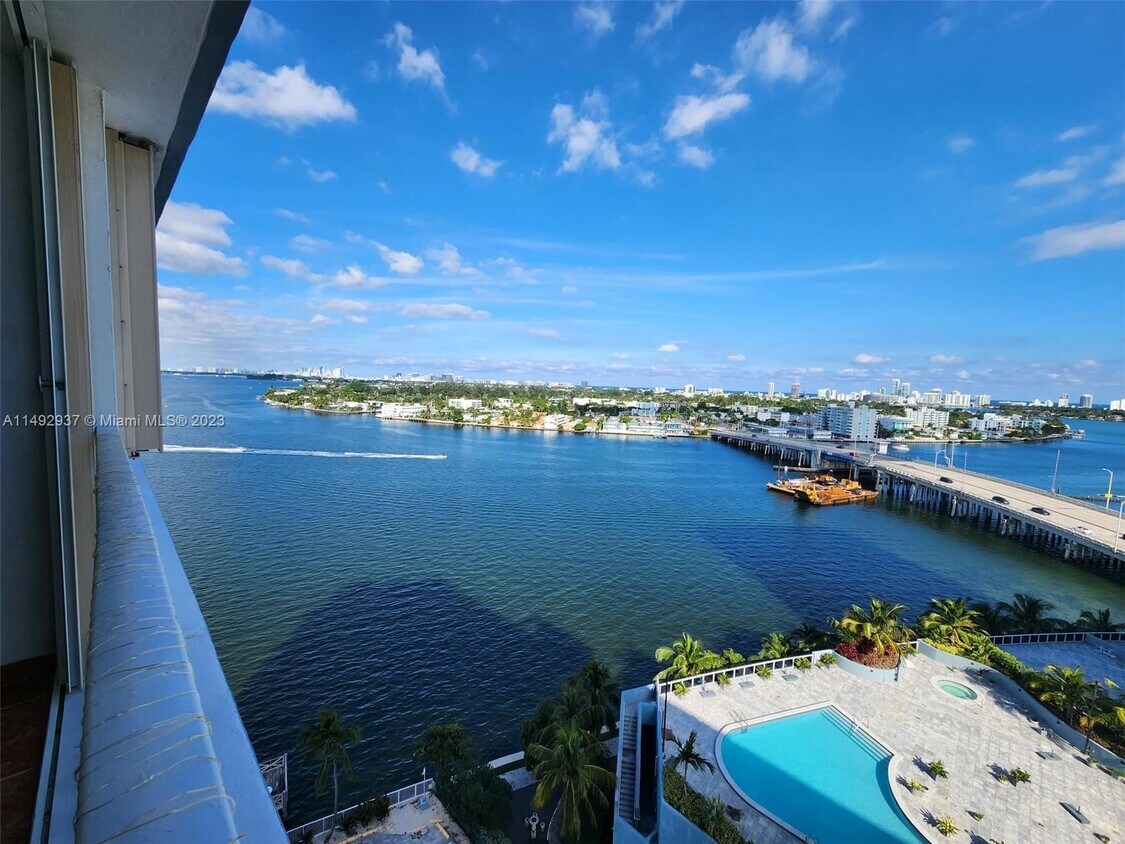 Foto principal - 1865 79th Street Causeway