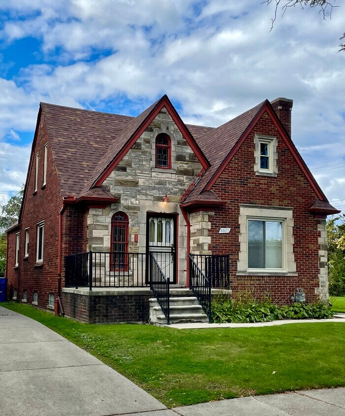 8605 Pinehurst St, Detroit, MI 48204 House Rental in Detroit, MI