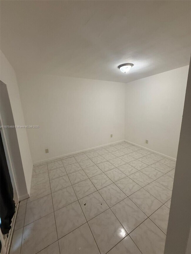 Foto del edificio - 315 NW 32nd St