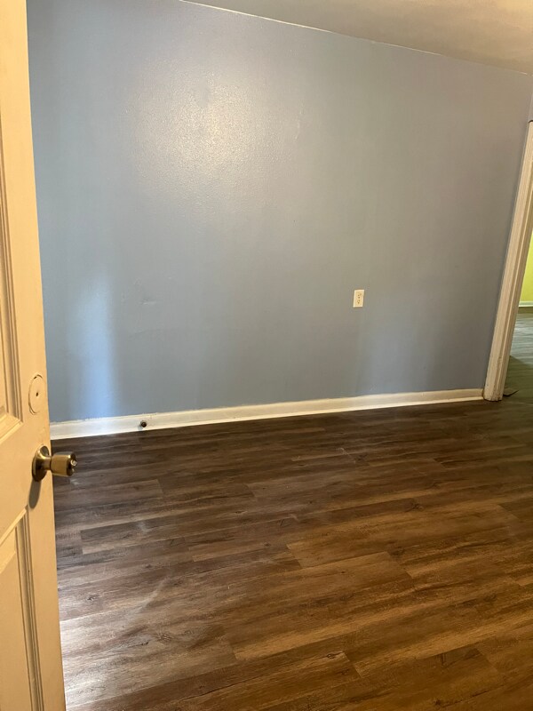 Building Photo - 904 Walker Ave