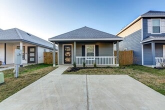 Building Photo - 16428 Jasmine Marie Pl