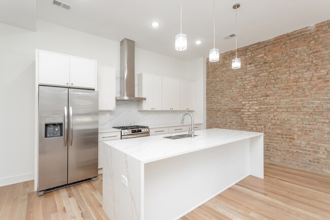 Building Photo - 3638 S King Dr