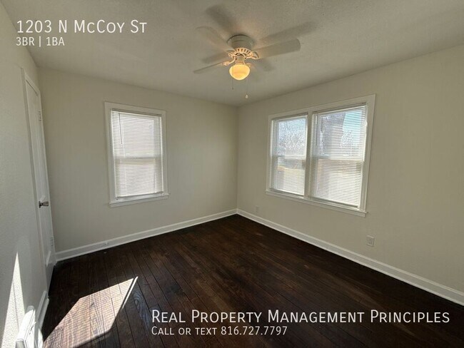 Foto del edificio - 1203 N McCoy St