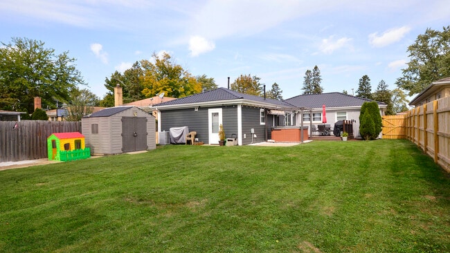 Building Photo - 407 Mors Ave