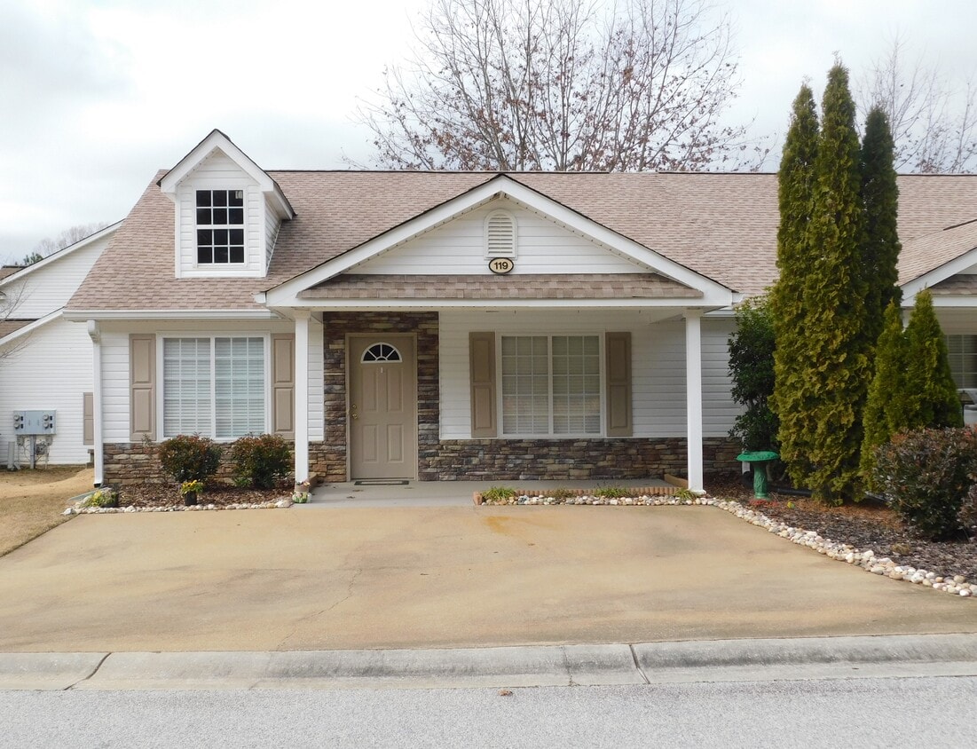 Foto principal - 119 Crest Pointe