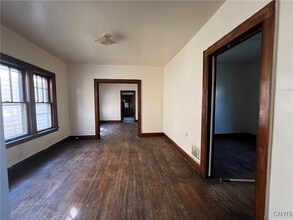 Building Photo - 523 Richmond Ave