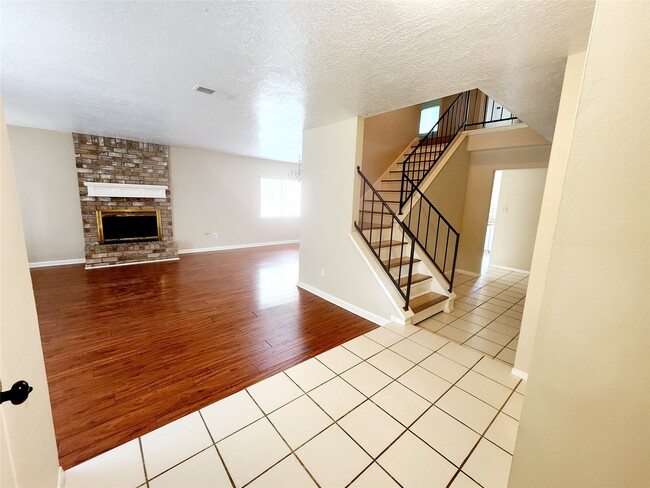 Building Photo - 33 Coralberry Rd