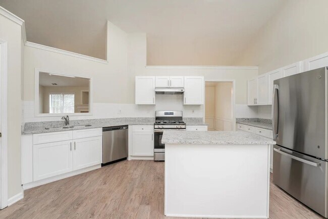 Building Photo - 1421 Fall River Dr