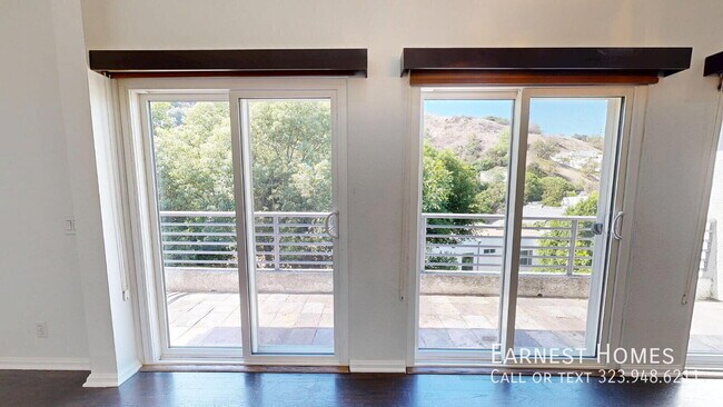Foto del edificio - 3500 Coldwater Canyon Ave