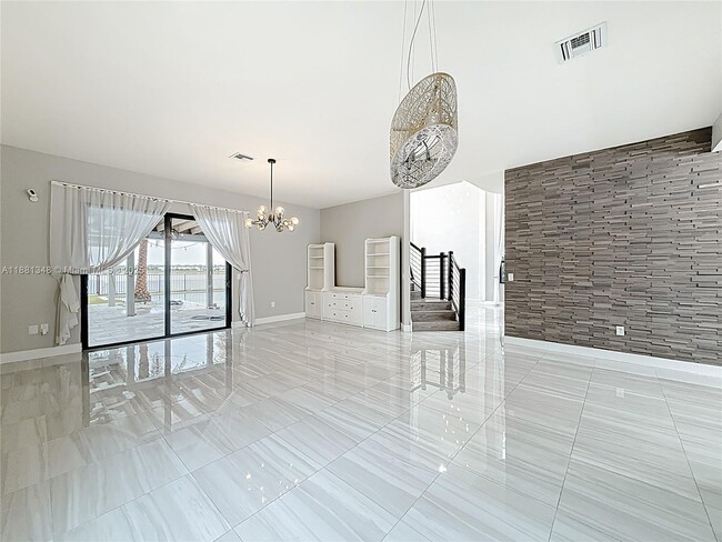 Foto del edificio - 15530 NW 89th Ct