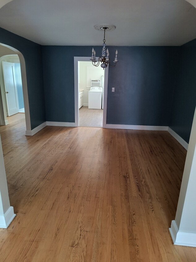Dining room - 140 W North St